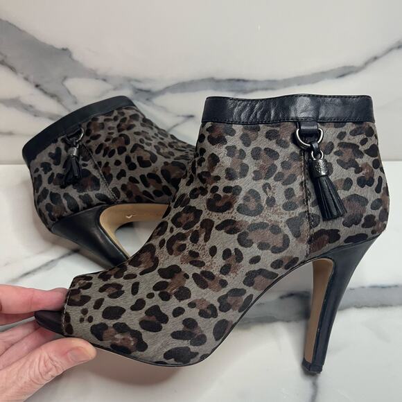 Vince Camuto Women's Gray/Black Leopard Calf Hair Kevia Peep-Toe Booties Sz 9 - Picture 7 of 8